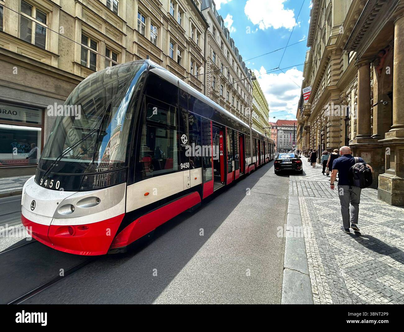 Prag, Tschechische Republik. Juli 2025. Ein Teil der Tschechischen Republik sei ohne Strom, so zum Beispiel Teile der Regionen Prag (Bild), Mittelböhmen, Usti und Liberec, teilte der Netzbetreiber CEPS am 4. Juli 2025 mit. Quelle: Ptacek Jan/CTK Photo/Alamy Live News Stockfoto