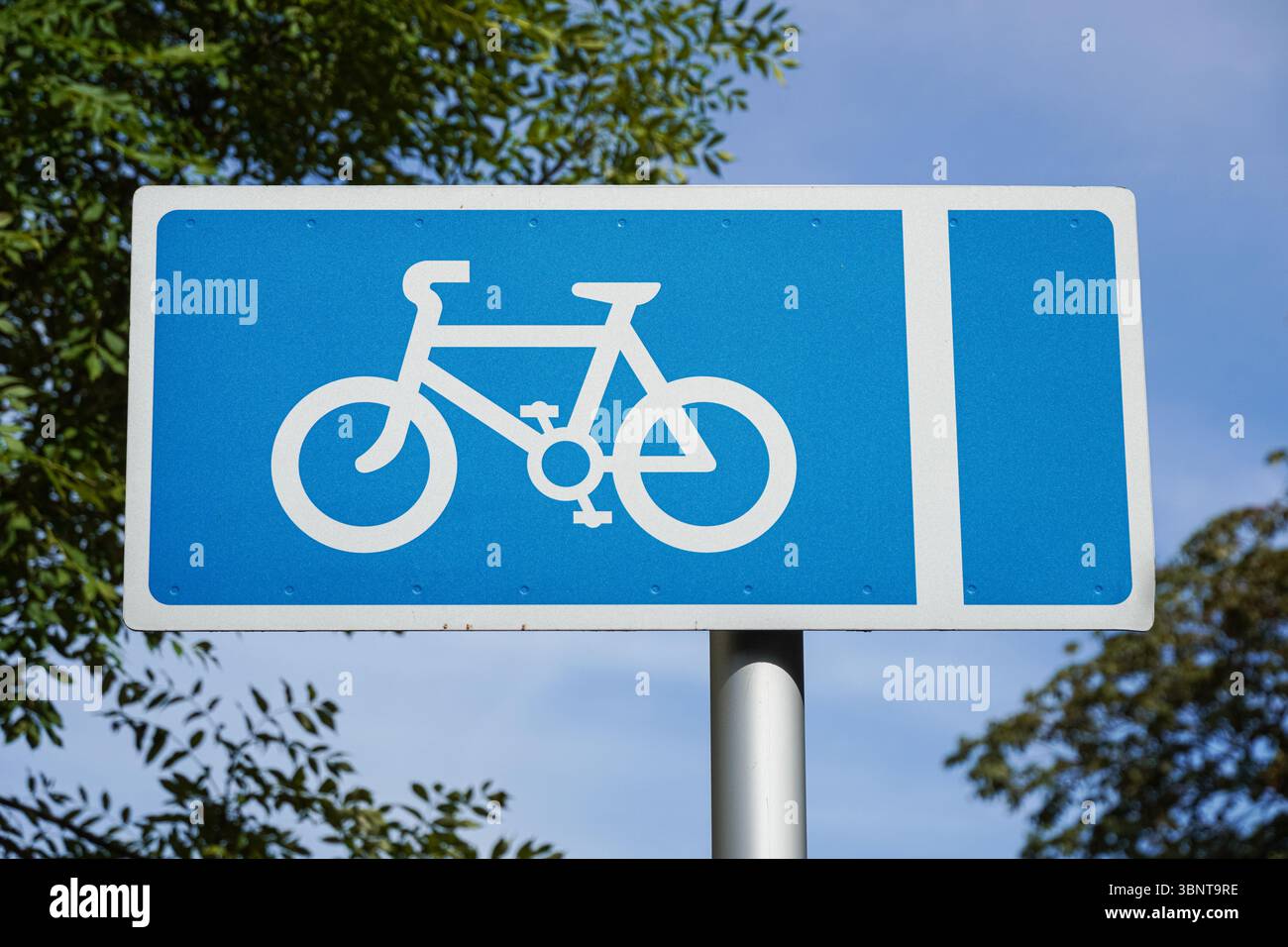 Blaues Schild für Radwege, Radweg, Radweg Stockfoto