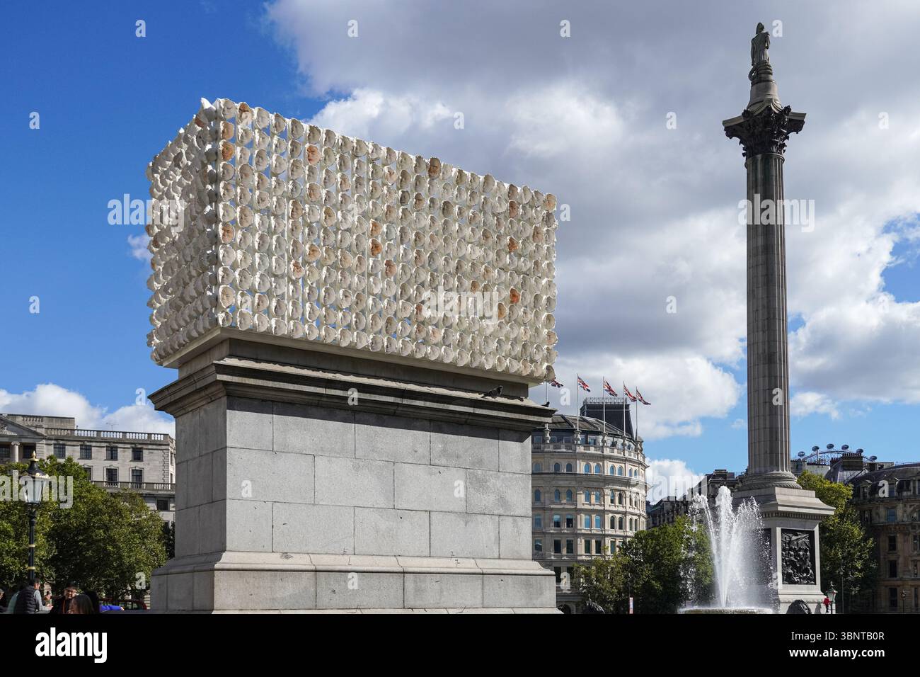 MIL Veces un Instante (A Thousand Times an Instant), 850 Improntas von Teresa Margolles, auf dem Trafalgar Square 4. Sockel, London England United Kingdom Stockfoto