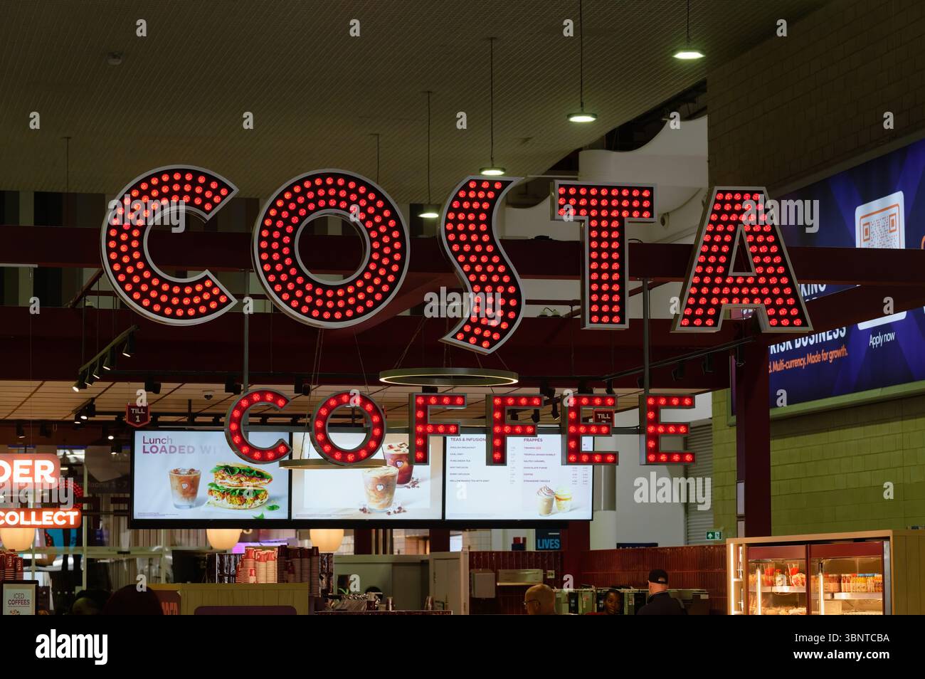 Costa Schild und Logo über einem Outlet im Excel Centre, Docklands, London Stockfoto