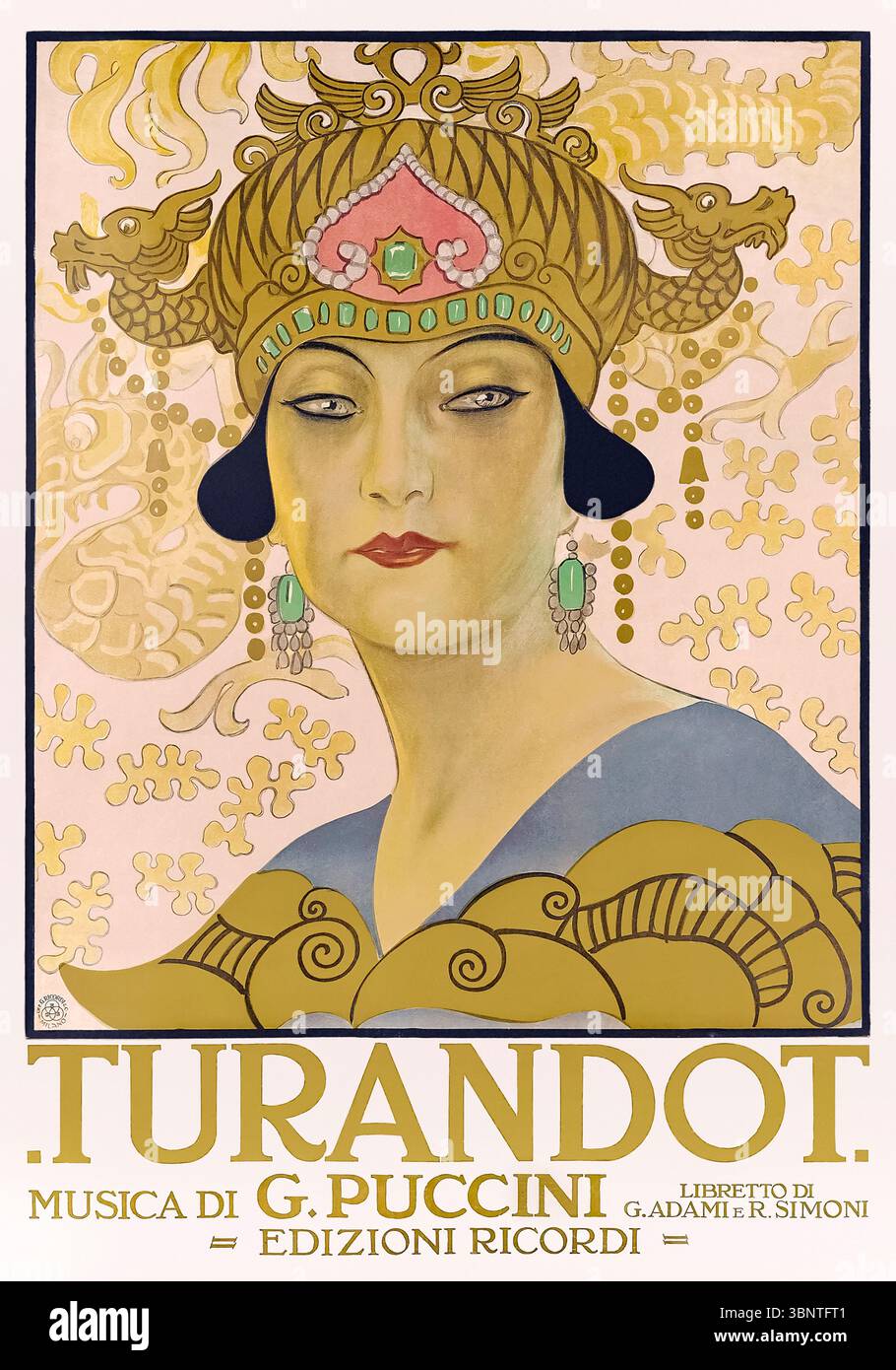 Poster „Turandot“ 1926 des italienischen Künstlers Leopoldo Metlicovitz (1868–1944) zur Förderung der Uraufführung von Giacomo Puccinis letzter Oper, die am 25. April 1926, 17 Monate nach dem Tod des Komponisten, im Teatro alla Scala in Mailand aufgeführt wurde. Es zeigt eine stilisierte Darstellung von Prinzessin Turandot mit einem kunstvollen Kopfschmuck mit Drachenmotiven und kompliziertem Schmuck vor einem dekorativen Jugendstilhintergrund. Stockfoto