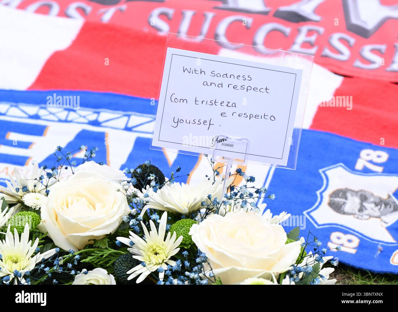 Liverpool, Großbritannien. Juli 2025. Eine Hommage des Everton-Spielers Youssef Chermiti im Anfield Stadium, dem Heimstadion von Liverpool, zum Gedenken an Diogo Jota, der im Alter von 28 Jahren gestorben ist. Der portugiesische Stürmer starb zusammen mit seinem jüngeren Bruder Andre Silva bei einem Unfall in Zamora am Donnerstagmorgen. Der Bildnachweis sollte lauten: Sportimage Credit: Sportimage Ltd/Alamy Live News Stockfoto