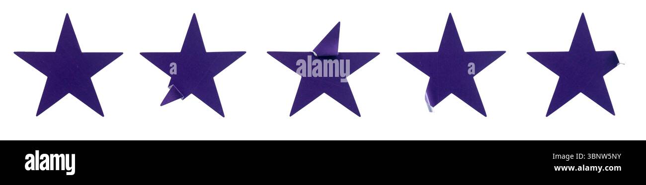 Set mit fünf violetten Sternaufklebern auf weiß Stockfoto