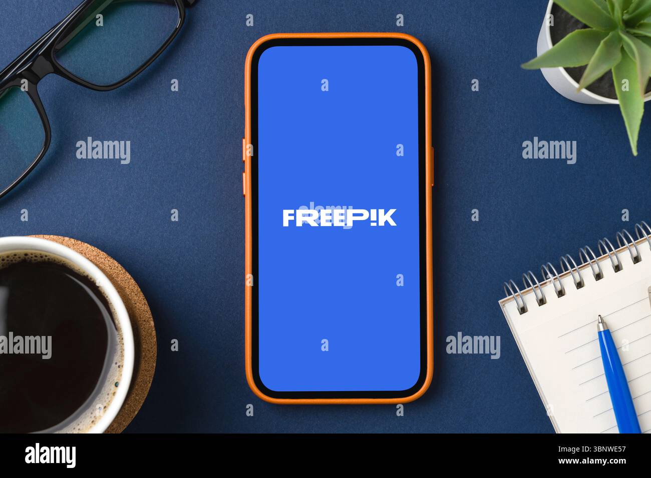 Antalya, Türkei – 4. Juli 2025: Das Freepik-Logo wird auf dem Bildschirm des iphone-Smartphones angezeigt Stockfoto