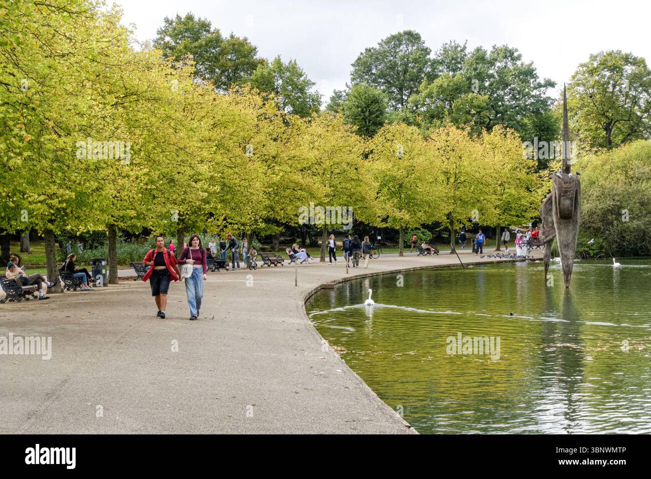 Menschen in Victoria Park, London England Vereinigtes Königreich Großbritannien und Nordirland Stockfoto