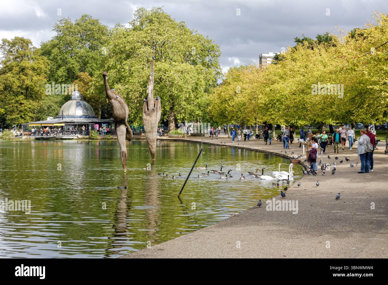 Menschen in Victoria Park, London England Vereinigtes Königreich Großbritannien und Nordirland Stockfoto