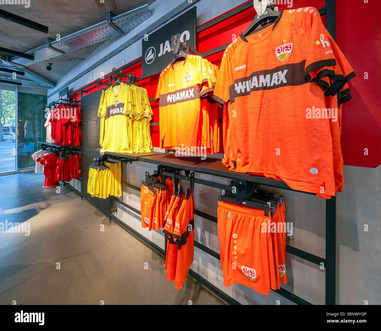 Im Fanshop der Mercedes Benz Arena - dem offiziellen Spielplatz des FC Stuttgart Stockfoto