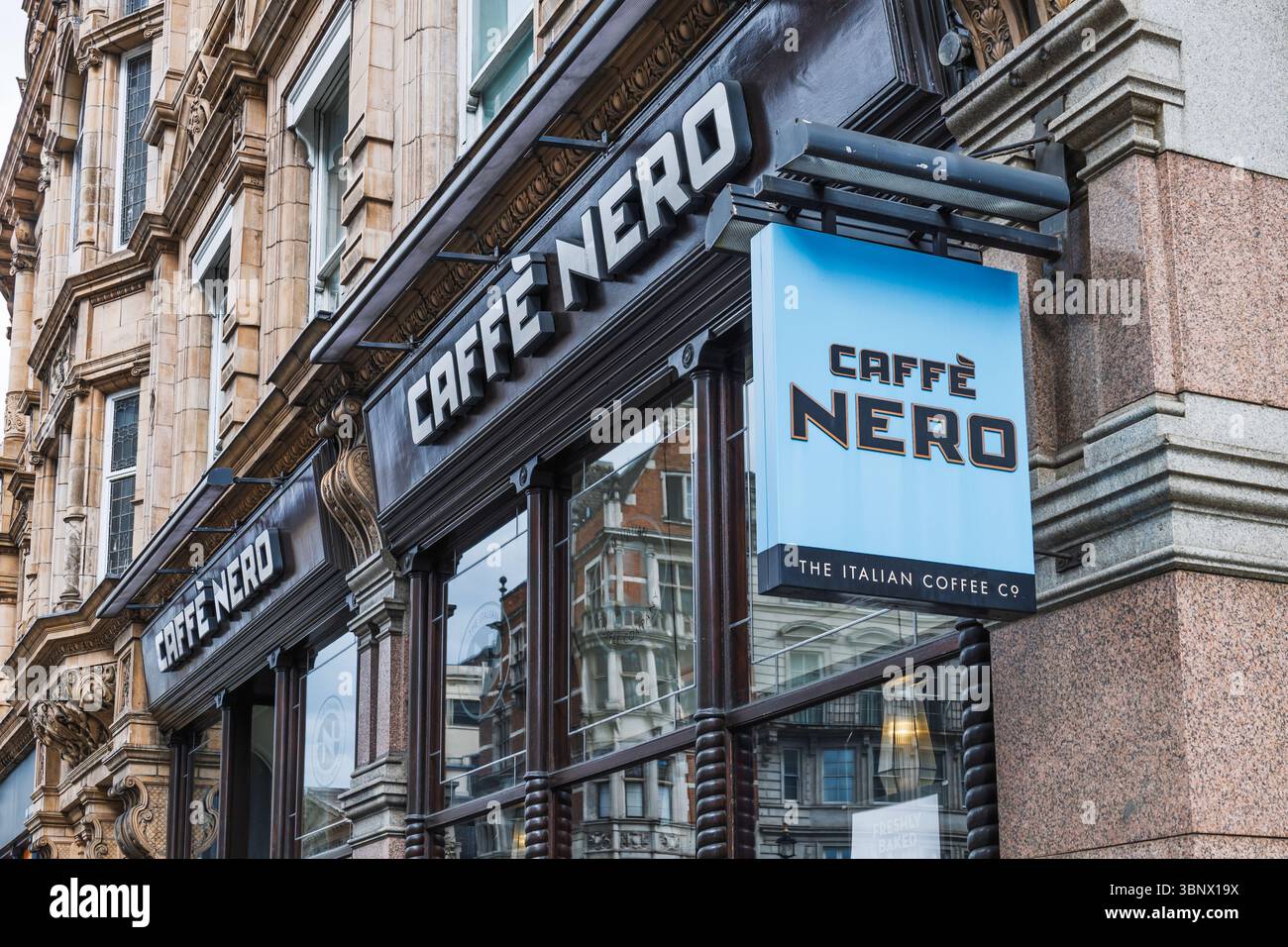 Caffe Nero Coffee Shop, Außenschilder. London, UK, 5. Mai 2024 Stockfoto