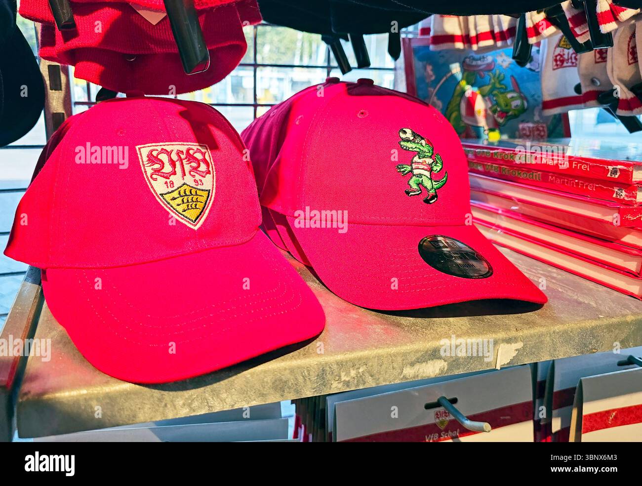 Im Fanshop der Mercedes Benz Arena - dem offiziellen Spielplatz des FC Stuttgart Stockfoto