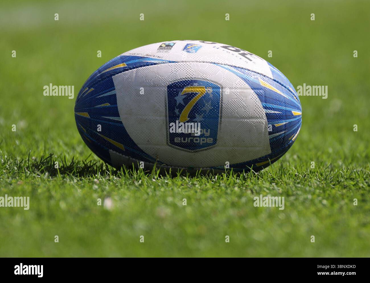 29.06.2025, xcex, DE, Hamburg, Rugby, Hamburg Seven Rugby, Rugby Europe, Eurovia, Rugby Europe Sevens Championship Series Hamburg, Rugby Europe Spielball, Rugby Ball, 7er Rugby, Symbolbild *** 29 06 2025, xcex, DE, Hamburg, Rugby, Hamburg Seven Rugby, Rugby Europe, Eurovia, Rugby Europe Sevens Championship Series Hamburg, Rugby Europe Match Ball, Rugby Ball, 7s Rugby, symbolisches Bild CE Stockfoto