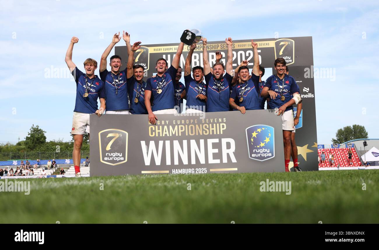 29.06.2025, xcex, DE, Hamburg, Rugby, Hamburg Seven Rugby, Rugby Europe, Eurovia, Rugby Europe Sevens Championship Series Hamburg, Meisterschaftssieger Hamburg, Team Frankreich, Frankreich *** 29 06 2025, xcex, GER, Hamburg, Rugby, Hamburg Seven Rugby, Rugby Europe, Eurovia, Rugby Europe Sevens Championship Series Hamburg, Meisterschaftssieger Hamburg, Team France, Frankreich CE Stockfoto