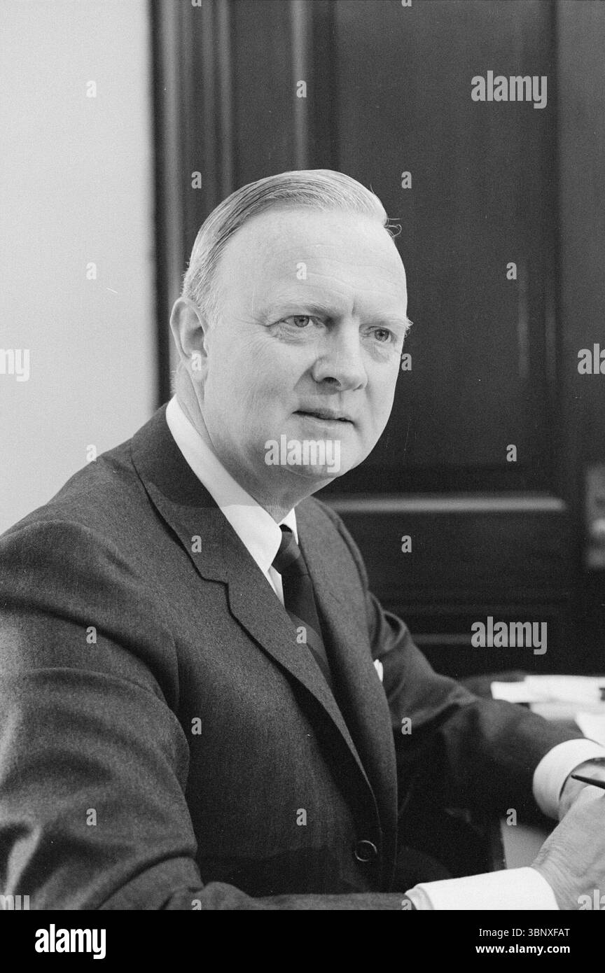 Porträt des US-Senators Harry F. Byrd Jr., Vertreter der Demokratischen Partei aus Virginia, fotografiert in Washington, D.C., 6. Januar 1967. Anzug und Krawatte in einer formellen Sitzposition. Stockfoto