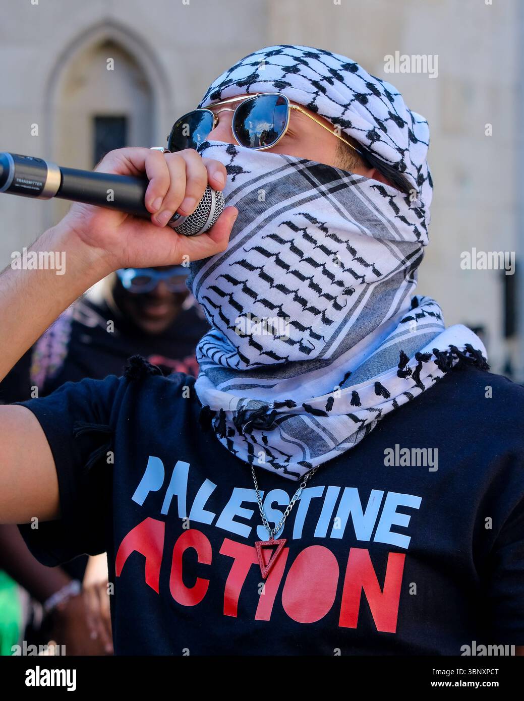 London, Großbritannien. Juli 2025. Mehrere hundert Unterstützer der Palästinensischen Aktion hielten eine Demonstration und eine Kundgebung vor den Königlichen Justizgerichten ab, während eine Anhörung im Gange ist, um das Verbot der Direktaktionsgruppe anzufechten, die Unternehmen, die mit dem israelischen Militär in Verbindung stehen, wie Elbit Systems, Teledyne und Rafael angreifen. Quelle: Eleventh Photography/Alamy Live News Stockfoto