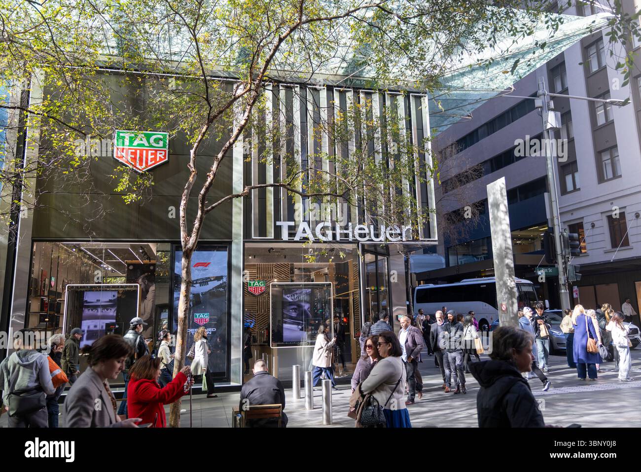 Tag Heuer Schweizer Uhrengeschäft in der Pitt Street Mall, Sydney City Centre, Australien, Außenansicht des Schweizer Luxusuhrengeschäfts mit Einkaufsmöglichkeiten Stockfoto