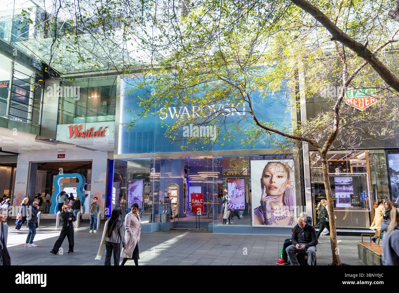 Swarovski Juweliergeschäft in Pitt Street Mall, Sydney Stadtzentrum, neben Tag Heuer Uhrengeschäft im Westfield Einkaufszentrum, NSW, Australien Stockfoto