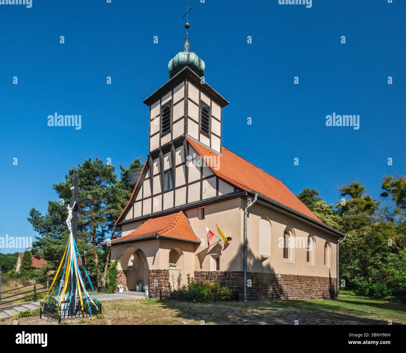 St. Joseph Kirche, römisch-katholisch, früher evangelisch, erbaut 1912 im Dorf Komorówko, nahe der Stadt Trzebnica, Woiwodschaft Niederschlesien, Polen Stockfoto