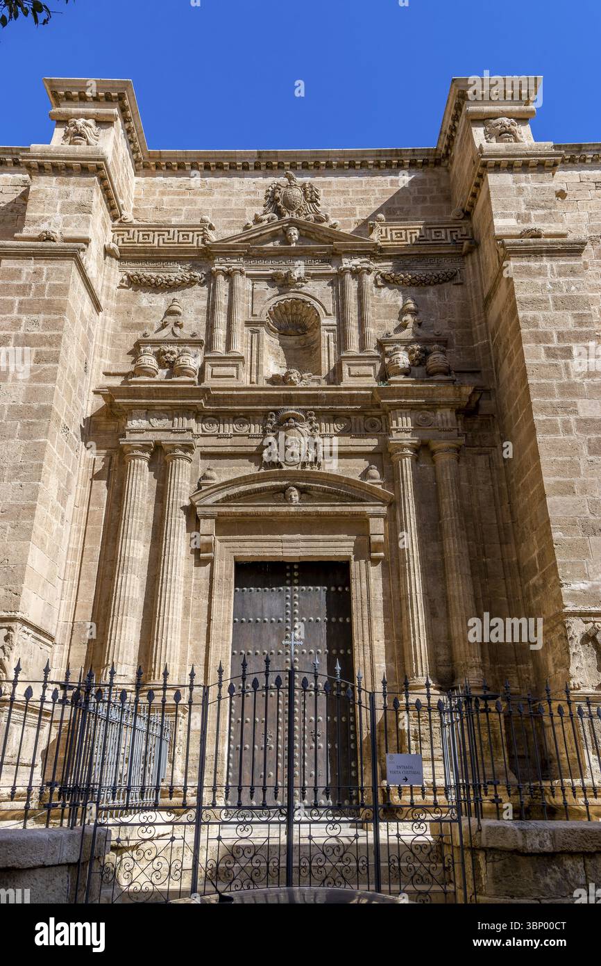 Der prächtige Eingang zur Kathedrale Encarnacion de Almeria (Kathedrale der Encarnacion von Almeria) katholische Kathedrale in Gotik und Renais Stockfoto
