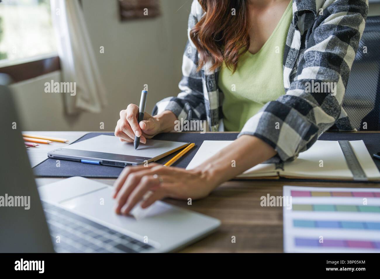 Grafikdesign am Schreibtisch, kreatives Designkonzept Stockfoto