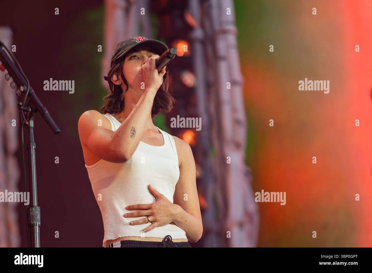 London, England. Juli 2025. Gracie Abrams tritt auf der Bühne mit Headliner Noah Kahan im BST Hyde Park auf. Cristina Massei/Empics/Alamy Live News Stockfoto