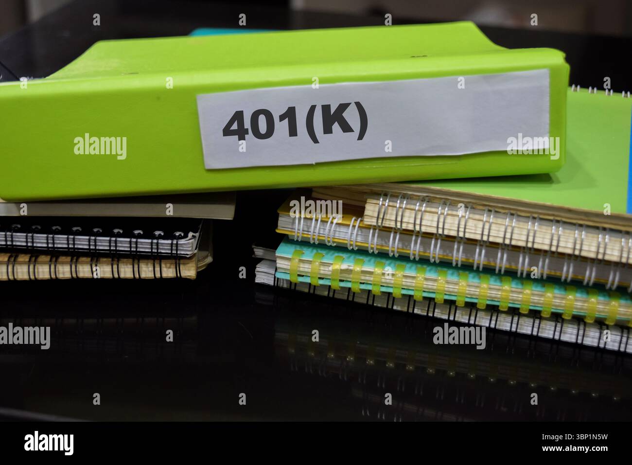 Ordner mit dem Etikett 401K. Betriebswirtschaftliches Konzept Stockfoto Ordner mit dem Etikett 401K. Betriebswirtschaftliches Konzept Stockfoto