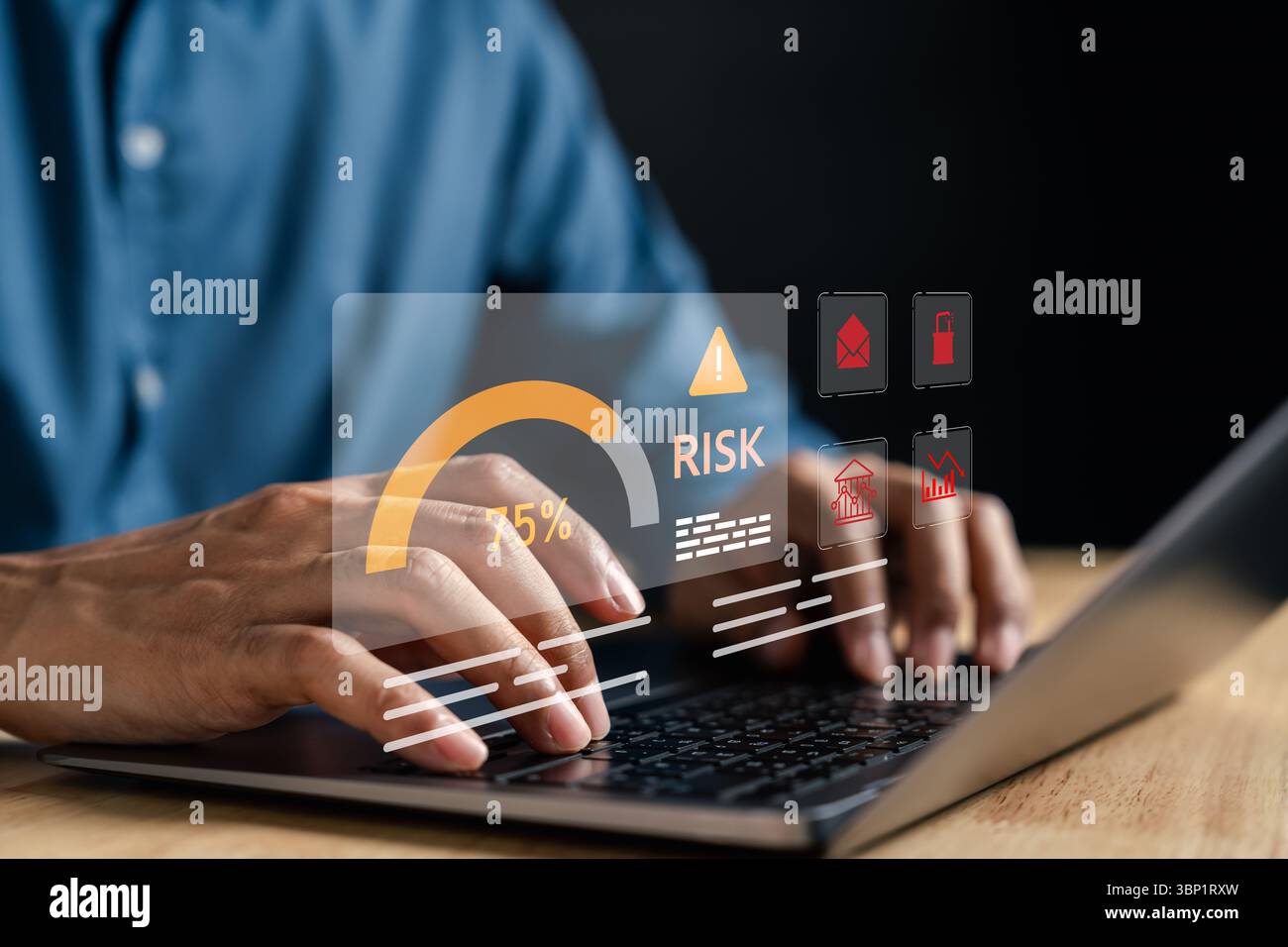 Warnung vor Risiken bei Online-Transaktionen auf einem Notebook mit Risikozähler, Symbolen für Cyber-Bedrohungen, Warnschildern für Finanzdaten, Internetbetrug und Datenschutzverletzungen in digi Stockfoto