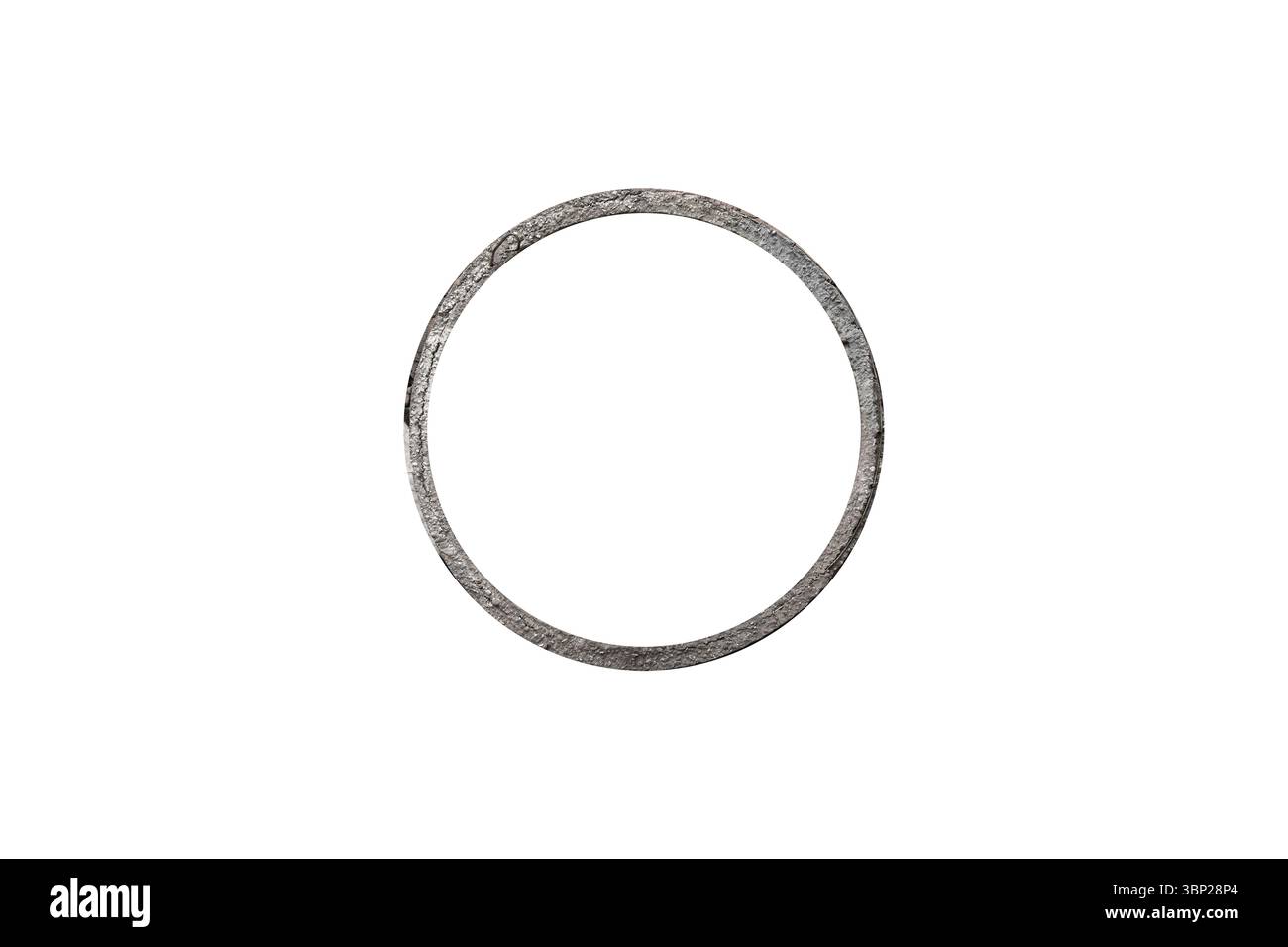 Ein Kreis oder Querschnitt eines Betonrohrs wird isoliert. Stockfoto