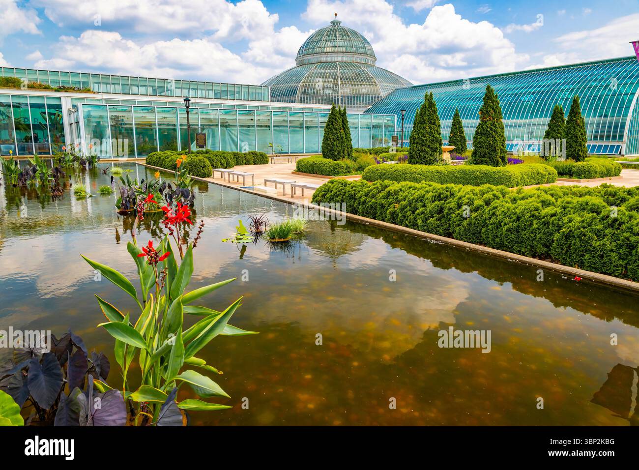Wunderschöne Aufnahme der Außenarchitektur des Como Park Conservatory, Stockfoto