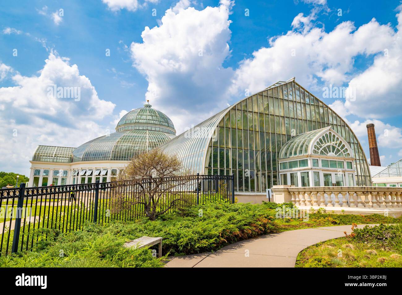 Wunderschöne Aufnahme der Außenarchitektur des Como Park Conservatory, Stockfoto