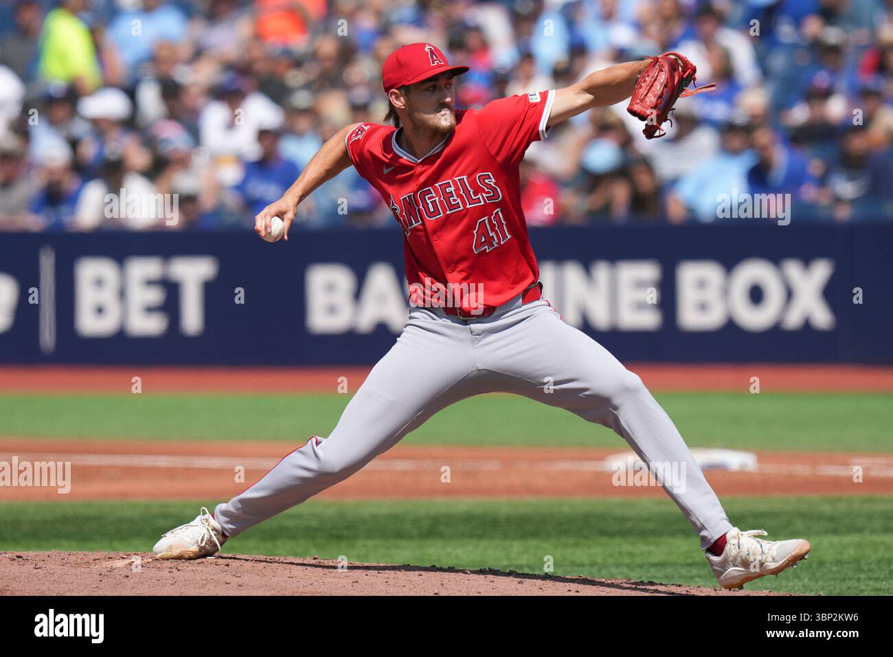 Toronto, Kanada Juli 2025. Der Los Angeles Angels Pitcher Jack Kochanowicz (41) arbeitet gegen die Toronto Blue Jays während der ersten MLB-Baseballaktion in Toronto am Samstag, den 5. Juli 2025. Quelle: The Canadian Press/Alamy Live News Stockfoto
