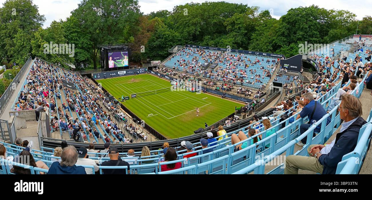 Berlin, Deutschland - 16. Juni 2025: Panoramablick auf den Steffi Graf-Platz des Rot Weiss Tennis Club in Berlin während der WTA 500 Berlin Tennis Open von HYLO Mirra ANDREEVA gegen Magdalena FRECH (POL) Stockfoto