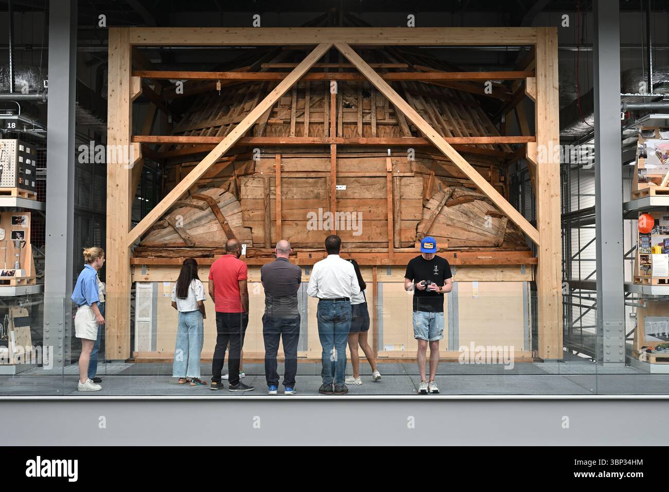 Torrijos Palace Decke (in der Nähe von Toledo, Spanien); geschnitzt, vergoldet und mit Gipsfries bemalt; um 1490 für Gutierre de Cárdenas und Teresa Enríquez Stockfoto