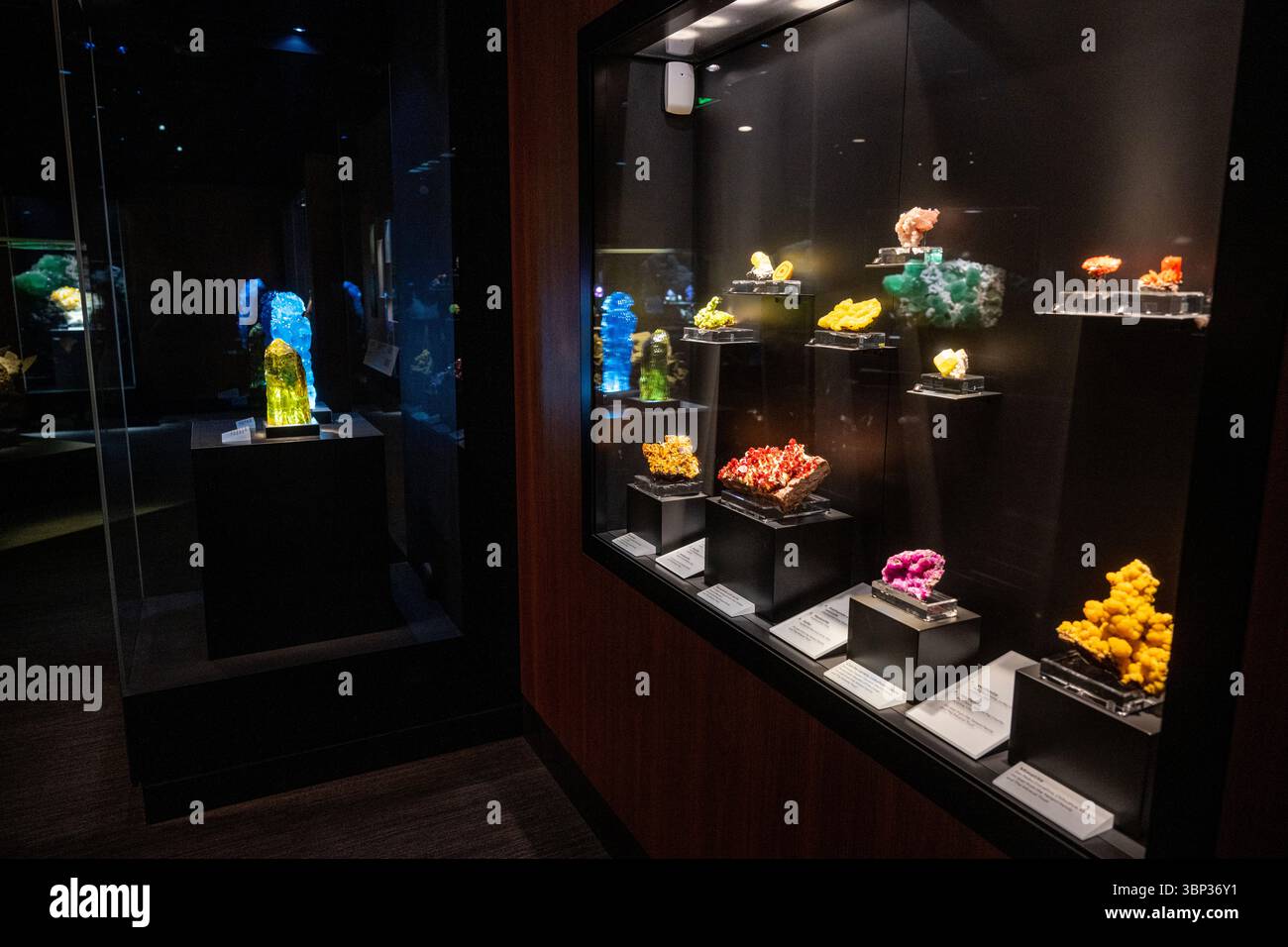 Yale Peabody Museum, Hall of Minerals, Earth und Space. Die Ausstellung Peabody's Minerals zeigt Exemplare, die zu den besten überhaupt gehören Stockfoto