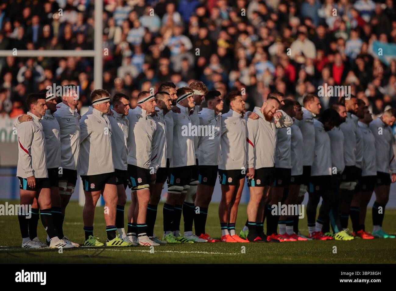 La Plata, Argentinien - 5. Juli 2025: Die argentinische Rugby-Nationalmannschaft Los Pumas verlor 35-12 gegen England in einem Testspiel im Estadio Ciudad de La Plata. Die englische Mannschaft zeigte während des größten Teils des Spiels taktische und physische Dominanz, wobei sie von den Fehlern der Argentinien profitierte und eine hohe Verteidigungslinie benutzte, um ihre Angriffe zu stoppen. Trotz früherer Angriffsabsicht konnte Los Pumas nicht durchbrechen. Quelle: UNAR Photo/Alamy Live News Stockfoto