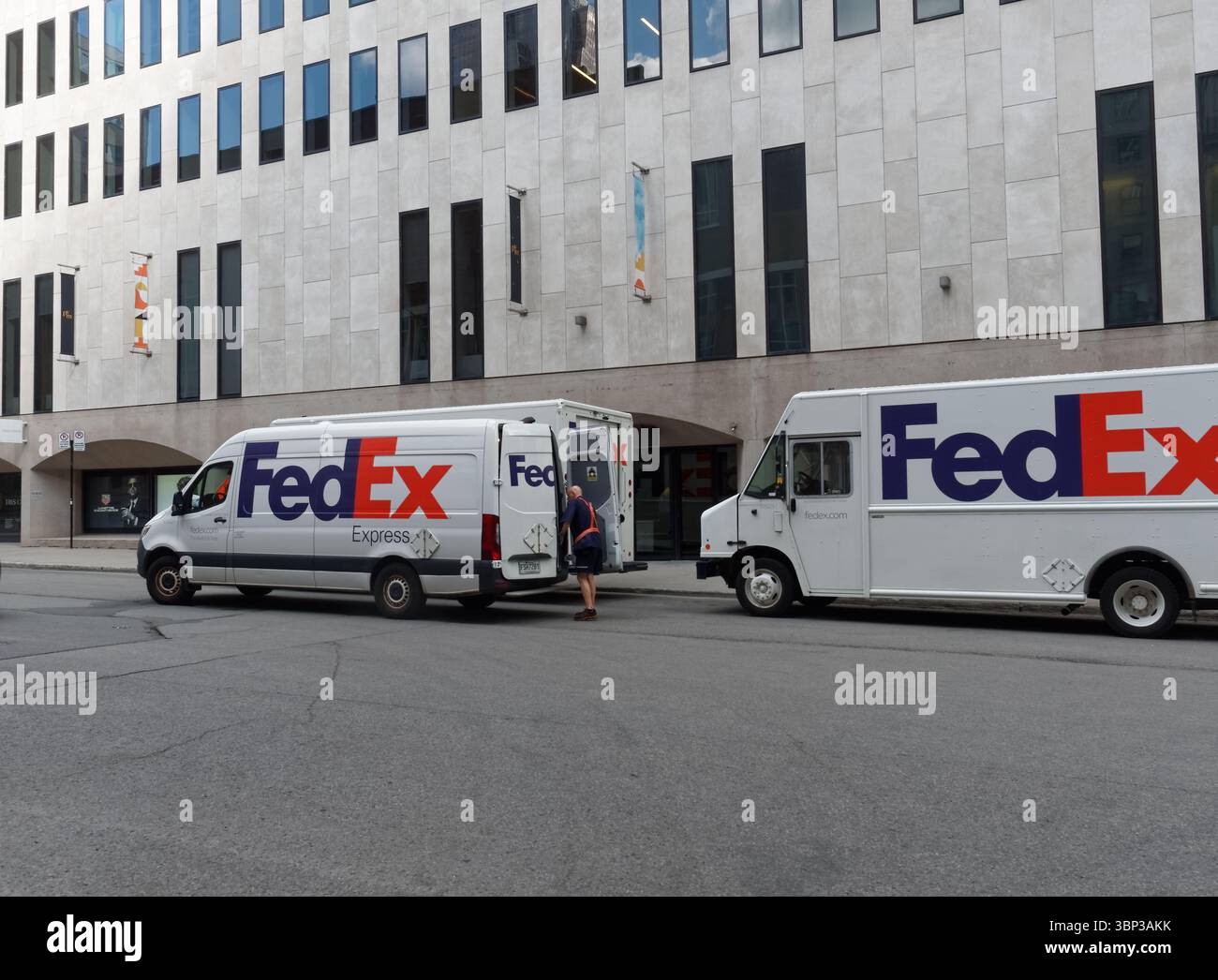 FedEx Lieferwagen in der Innenstadt von Montreal Stockfoto