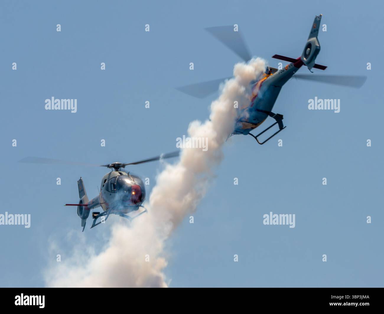 Die spanische Luftwaffe ASPA patrouilliert Flugzeuge auf der Motril Air Show. EC120 Colibri Hubschrauber. Stockfoto