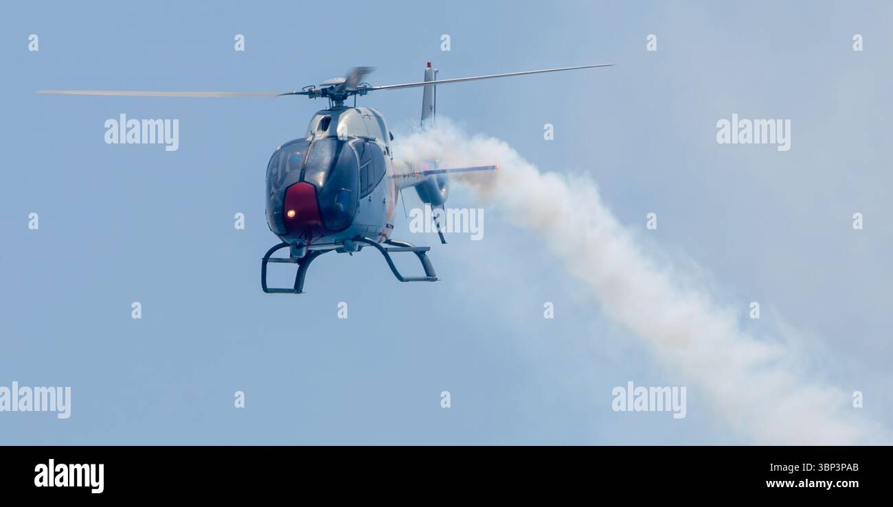 Die spanische Luftwaffe ASPA patrouilliert Flugzeuge auf der Motril Air Show. EC120 Colibri Hubschrauber. Stockfoto