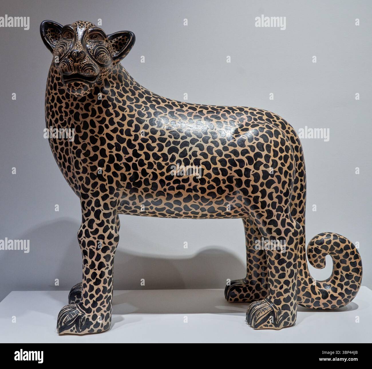 Jaguar, 2004, Alberto Bautista Gomez, mexikanische Keramik Stockfoto