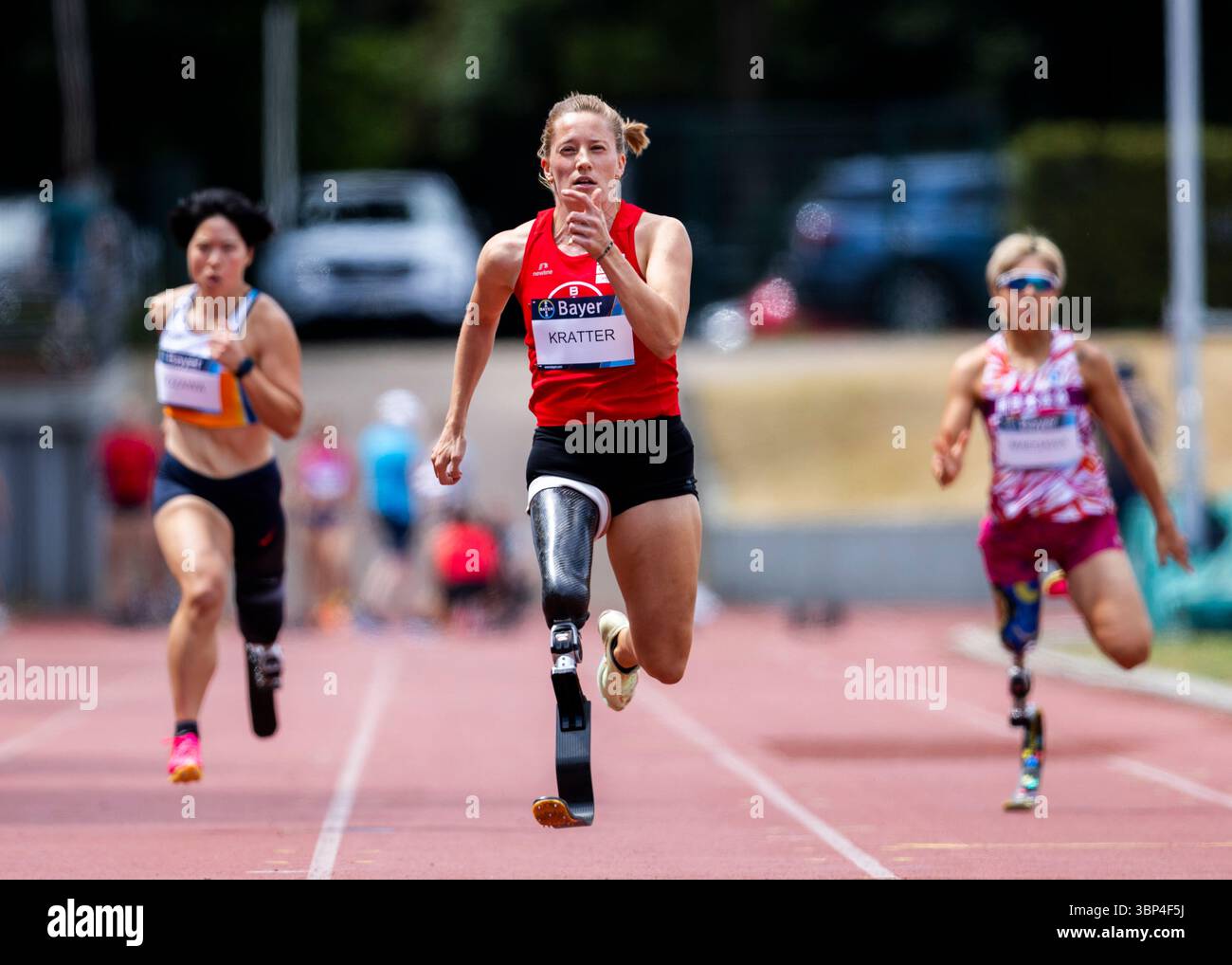 Leverkusen, Deutschland. Juli 2025. Leverkusen, Fritz-Jacobi-Anlage, 05.07.2025: Elena Kratter (TSV Bayer 04 Leverkusen) läuft 100 m während der Para Heimspiel Leichtathletik. Quelle: Mika Volkmann/Alamy Live News Stockfoto