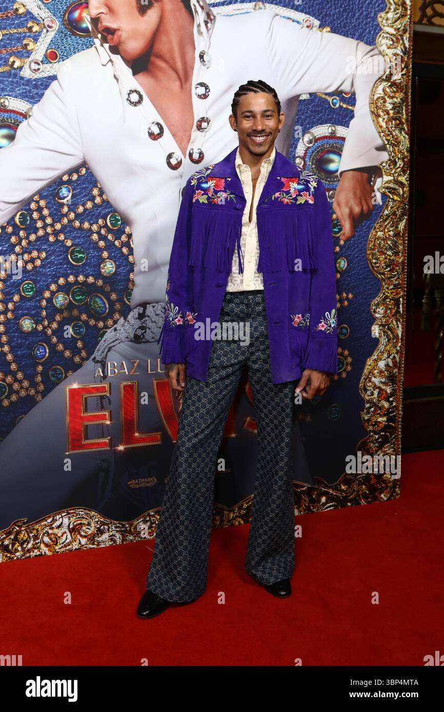Keiynan Lonsdale spaziert bei der Premiere von Elvis, dem Film im State Theate in Sydney, durch den roten Teppich Stockfoto