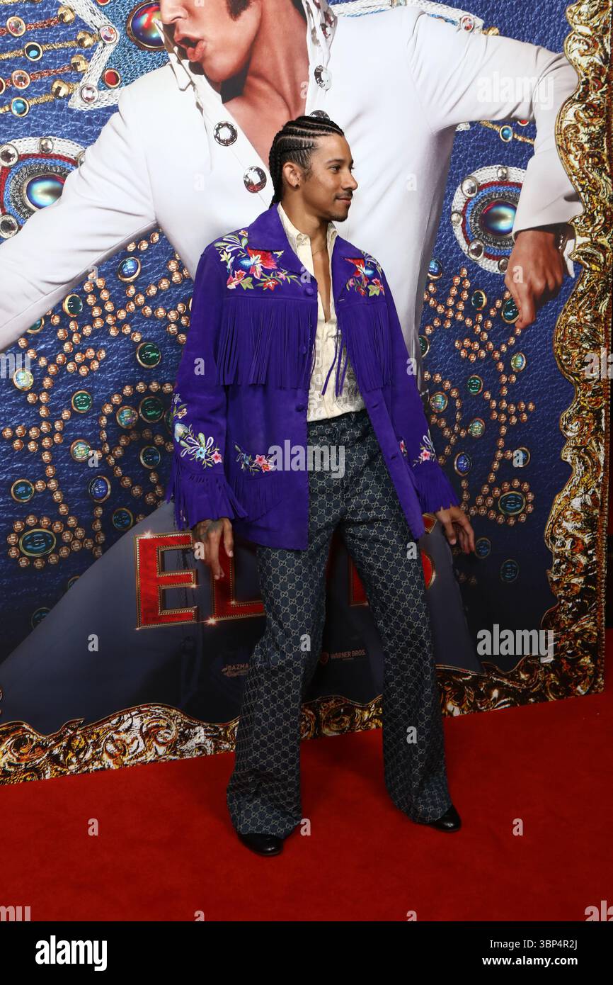 Keiynan Lonsdale spaziert bei der Premiere von Elvis, dem Film im State Theate in Sydney, durch den roten Teppich Stockfoto