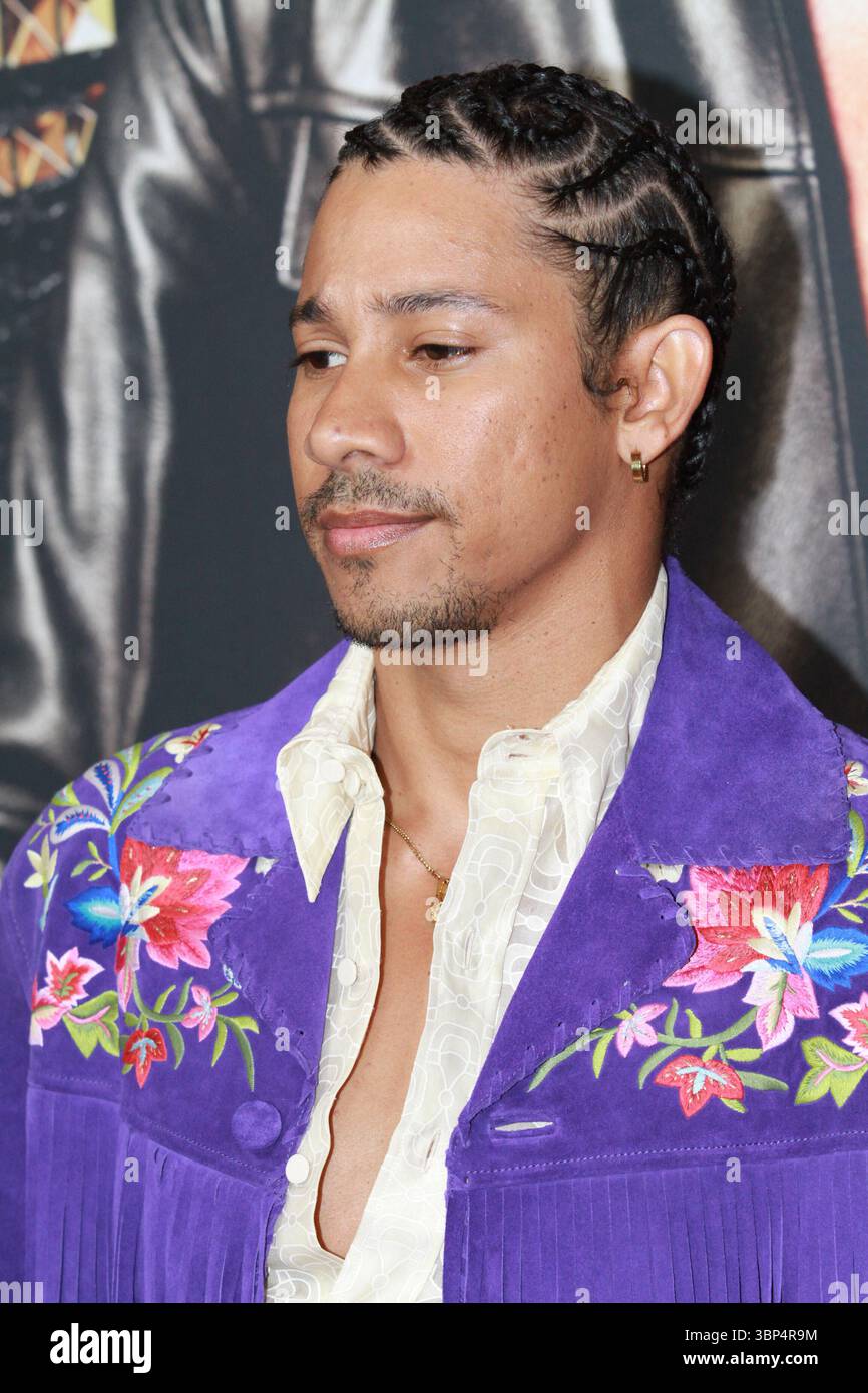 Keiynan Lonsdale spaziert bei der Premiere von Elvis, dem Film im State Theate in Sydney, durch den roten Teppich Stockfoto