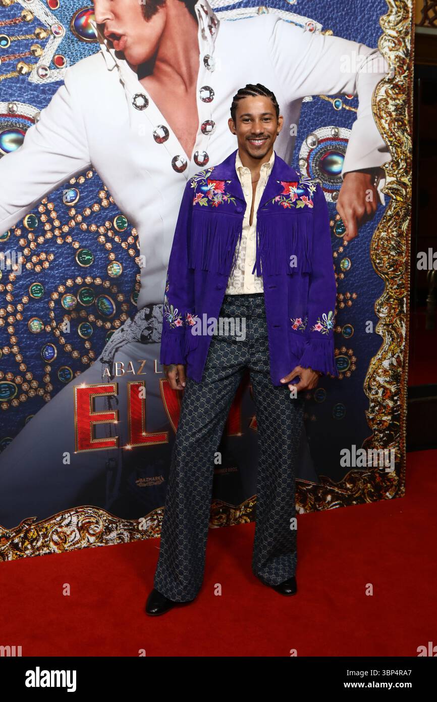 Keiynan Lonsdale spaziert bei der Premiere von Elvis, dem Film im State Theate in Sydney, durch den roten Teppich Stockfoto