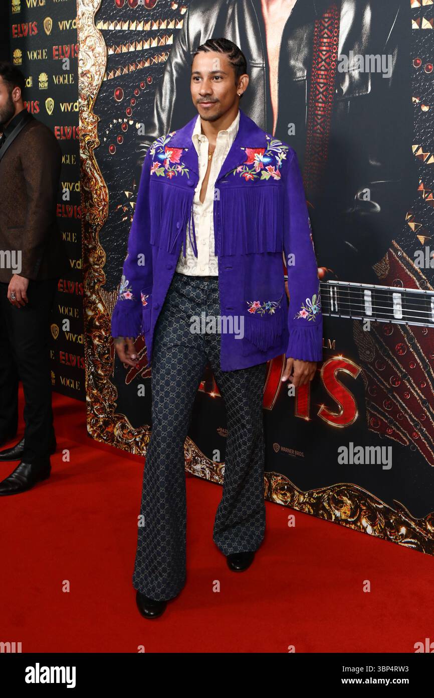Keiynan Lonsdale spaziert bei der Premiere von Elvis, dem Film im State Theate in Sydney, durch den roten Teppich Stockfoto