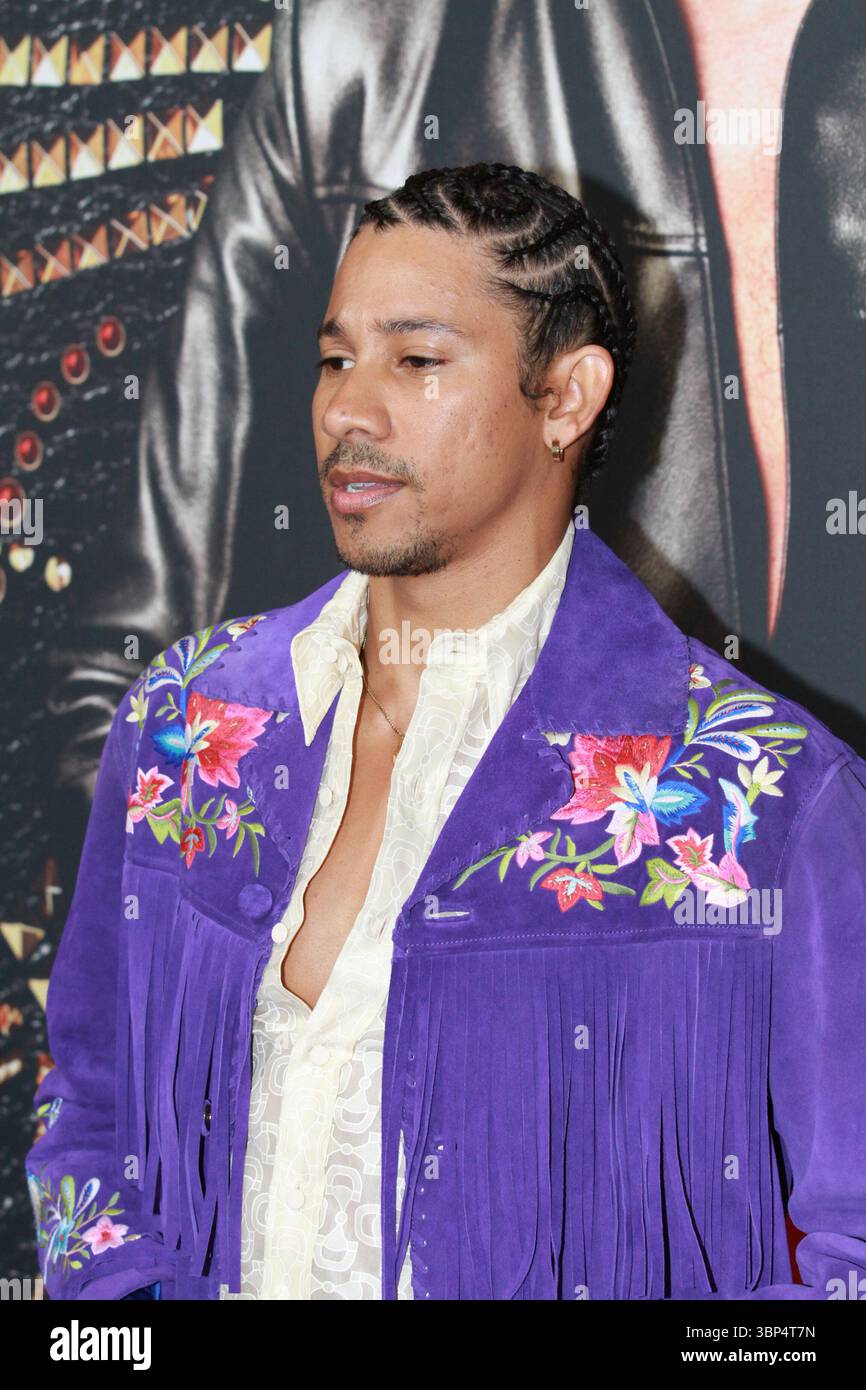 Keiynan Lonsdale spaziert bei der Premiere von Elvis, dem Film im State Theate in Sydney, durch den roten Teppich Stockfoto