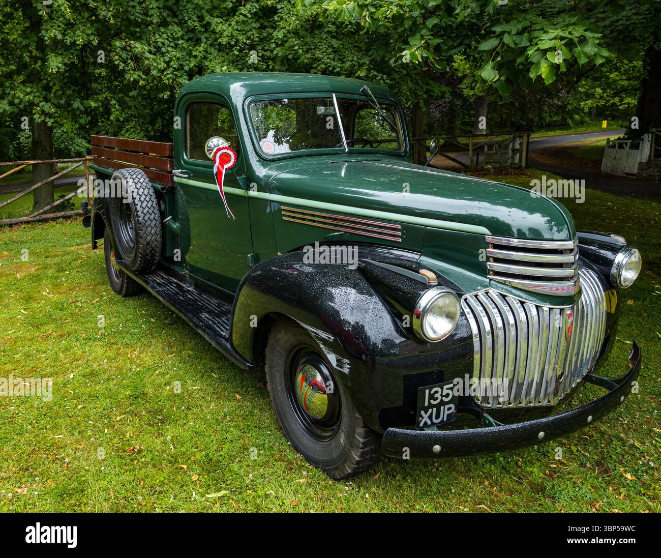 Haddington, East Lothian, Schottland, Vereinigtes Königreich, 6. Juli 2025. Wheels of gestern, Scottish Association of Vehicle Enthusiasten (SAVE) jährlicher Ausflug. Mitglieder reisen durch East Lothian und kommen zum Mittagessen im Lennoxlove House. Im Bild: Ein 1941 Chevrolet Pickup-Truck auf dem Lennoxlove Estate. Quelle: Sally Anderson/Alamy Live News Stockfoto