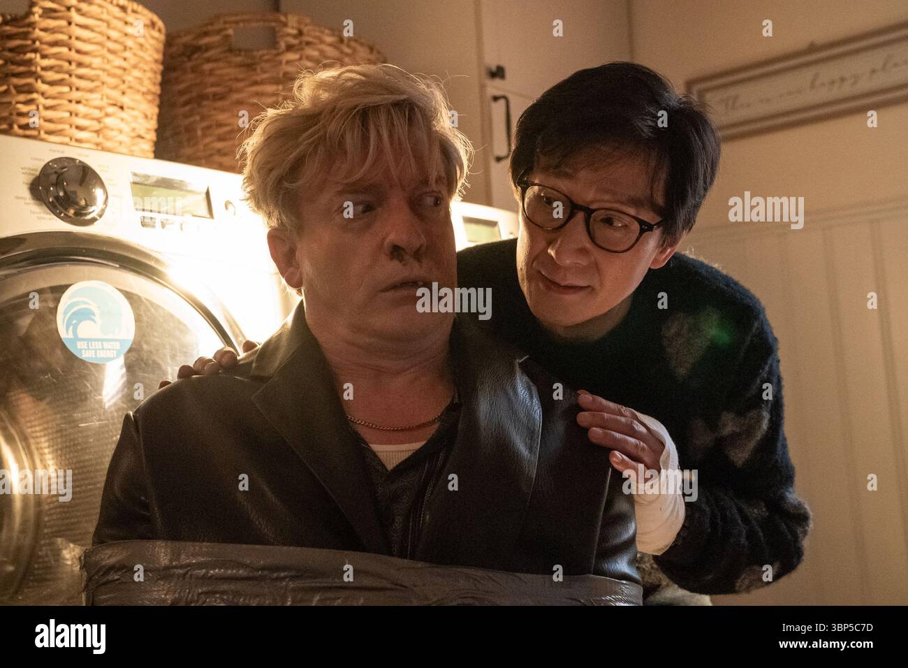 Die Liebe Tut Rhys Darby Und Ke Huy Quan Weh Stockfoto
