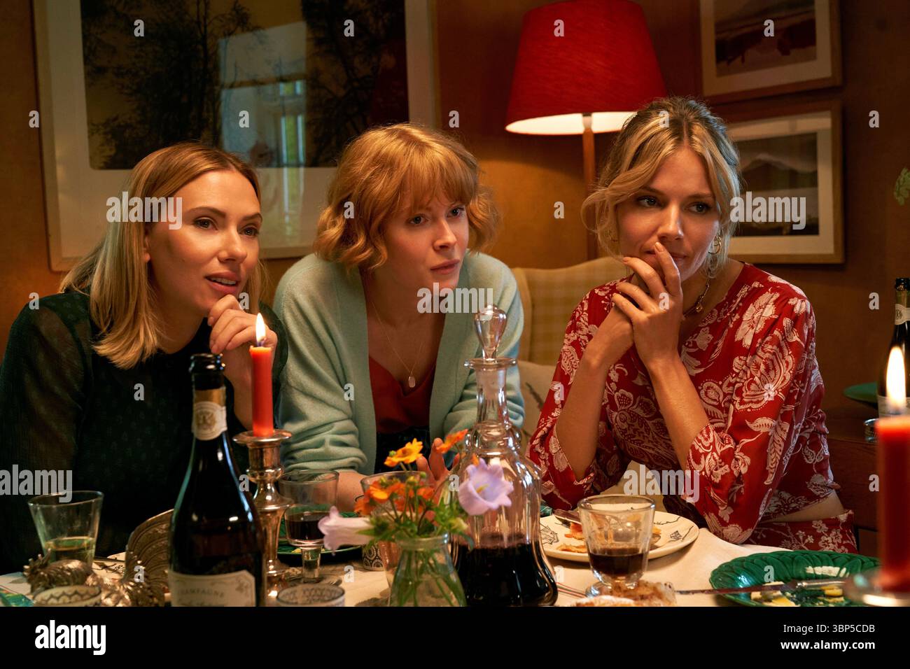 Die Hochzeit meiner Mutter Scarlett Johansson, Sienna Miller und Emily Beecham Stockfoto