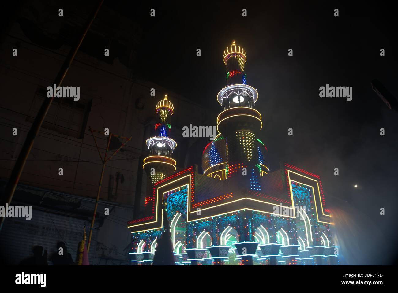 Rajkot, Gujarat, Indien. Juli 2025. Muharram Festival Tazia Parade 2025. Quelle: Nasirkhan Davi/Alamy Live News Stockfoto