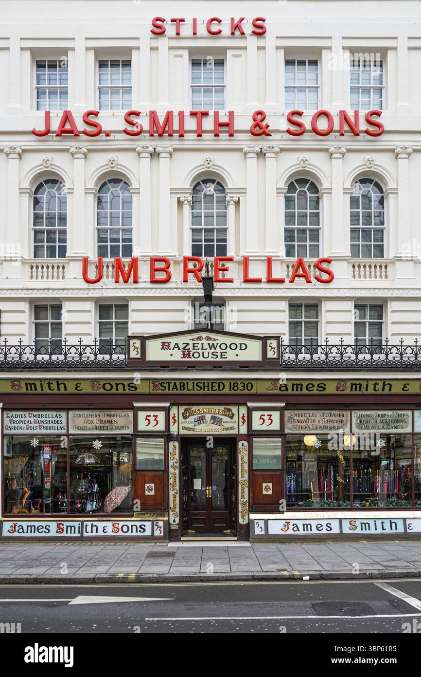 Außenansicht des James Smith & Sons Stores, Hazelwood House, New Oxford Street, London England Großbritannien Stockfoto