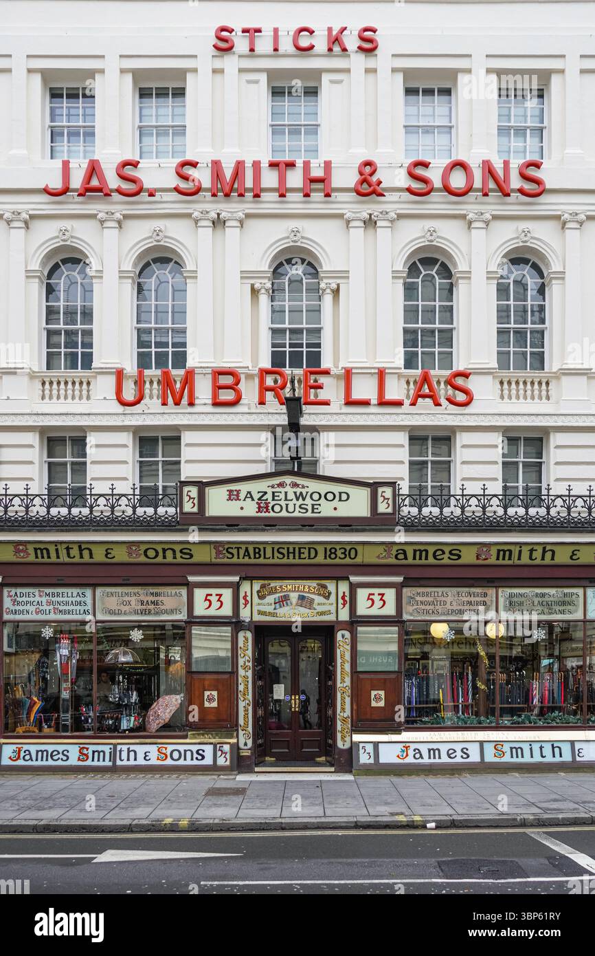 Außenansicht des James Smith & Sons Stores, Hazelwood House, New Oxford Street, London England Großbritannien Stockfoto